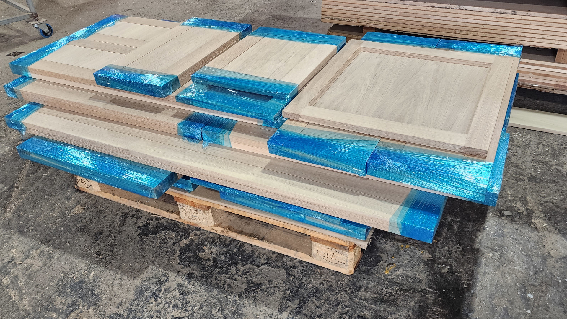 חזיתות עץ מלא